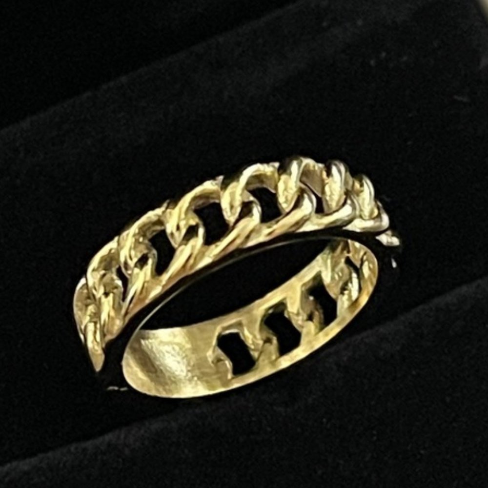 ✨Beautiful Gold Interlock Chain Ring size 6